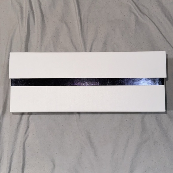 GIVENCHY BOX - Picture 3 of 4